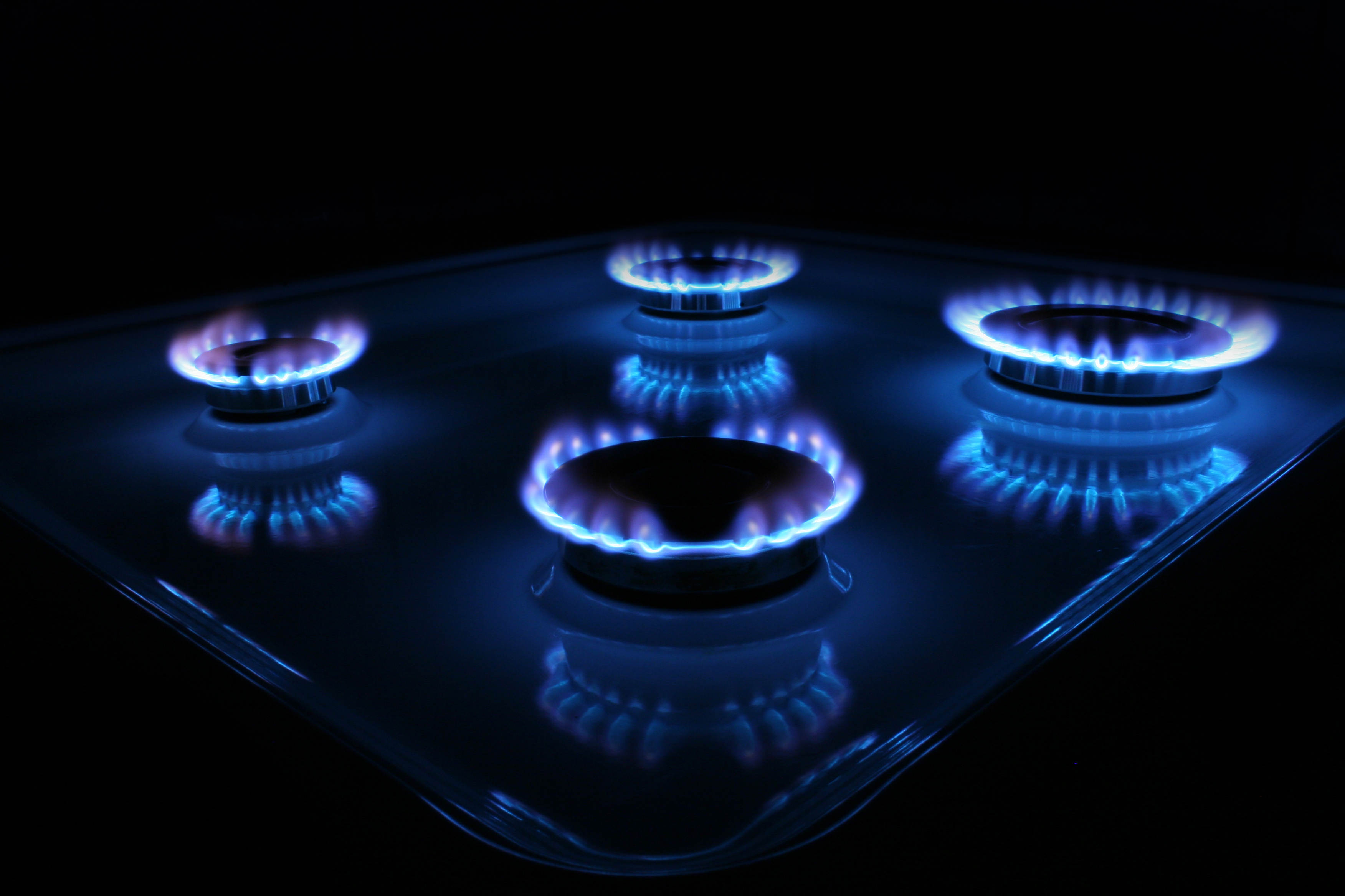 Creative_Wallpaper_The_flame_on_a_gas_stove_086581_